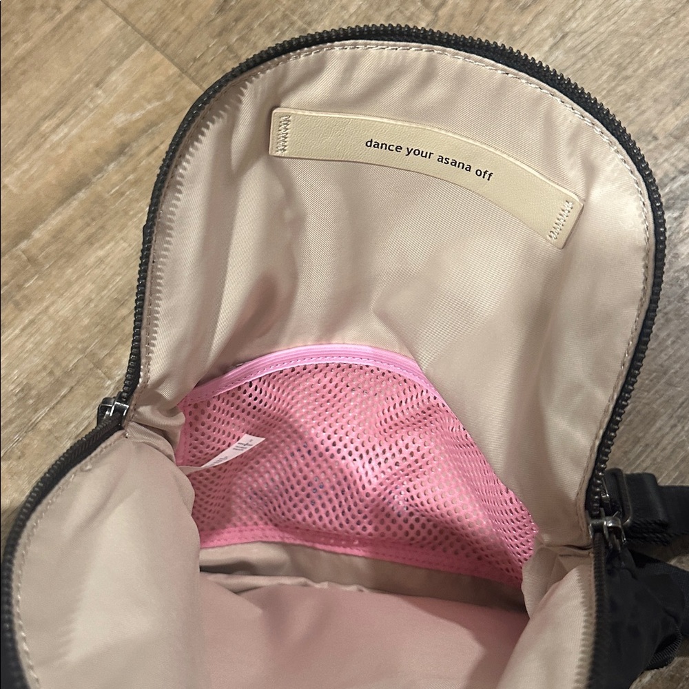 Lululemon Athletica Black Crossbody Bag - Picture 6 of 7